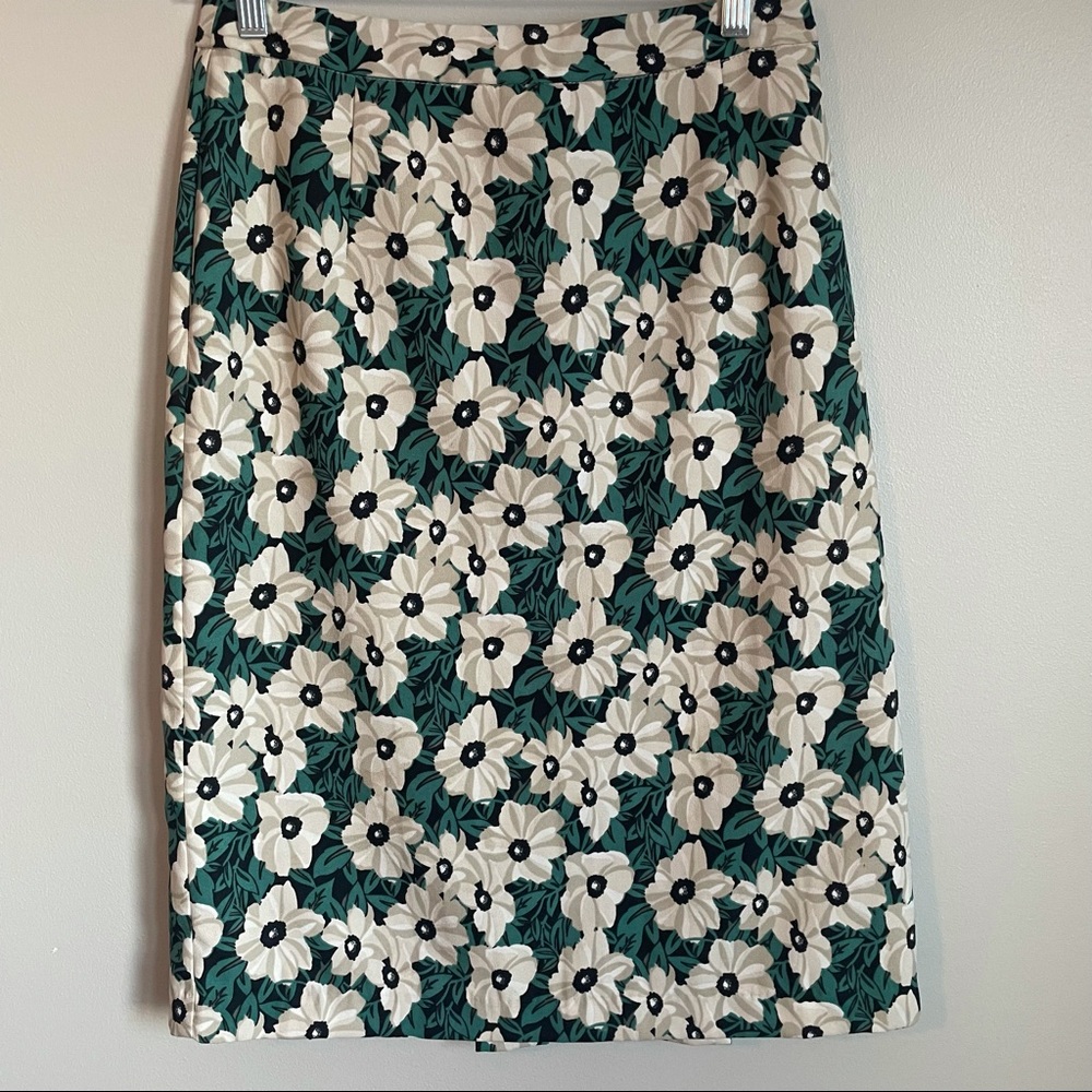 WHO WHAT WEAR Floral Knee Length Skirt
